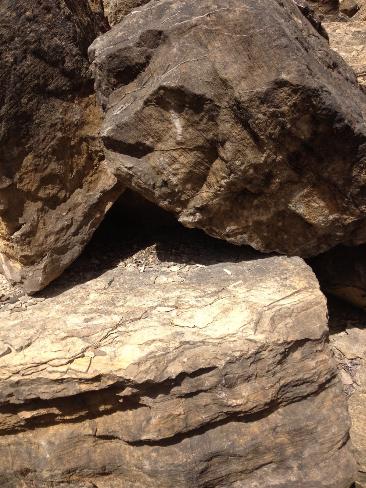 MATERIALE ROCCIOSO SELEZIONATO IN CAVA